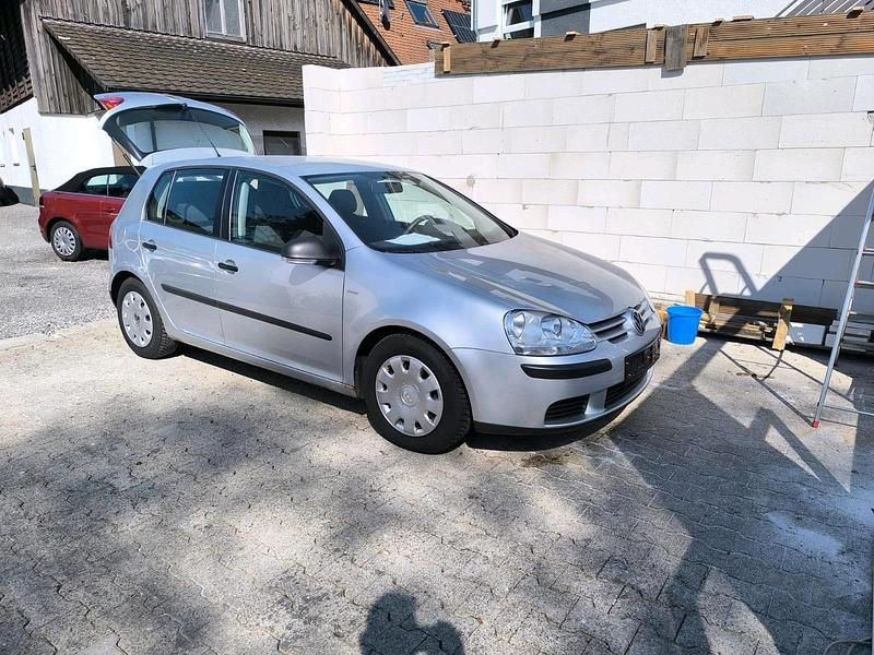 Silber Gebraucht 2006 VW Golf V Trendline Limousine | 2.899 € (Guter Preis) - Bild 1/4