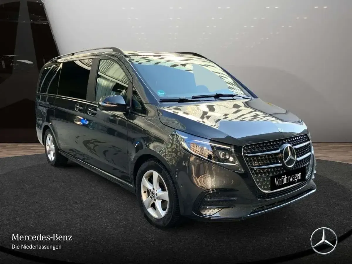 Gebraucht Mercedes V300 Avantgarde 237 PS (174 kW) 2025 Graphitgrau Van / Kleinbus