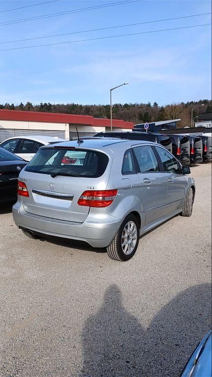Gebraucht Mercedes B200 140 PS (102 kW) 2011 Silber Van / Kleinbus