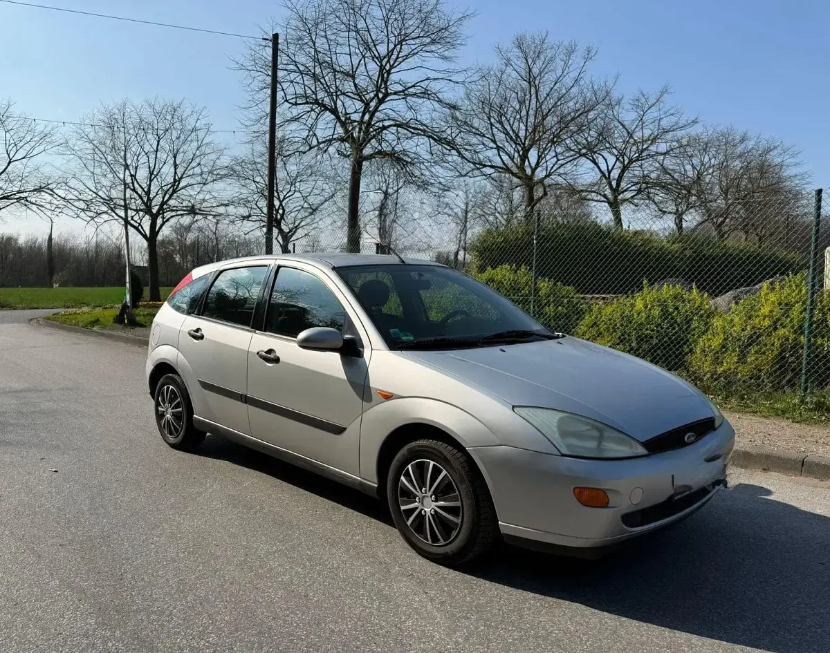 Occasion Ford Focus 75 ch (55 kW) 1999 Argent Berline
