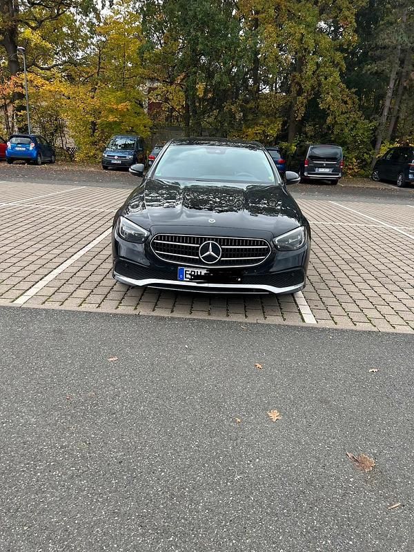 Gebraucht Mercedes E220 194 PS (142 kW) 2020 Schwarz Limousine
