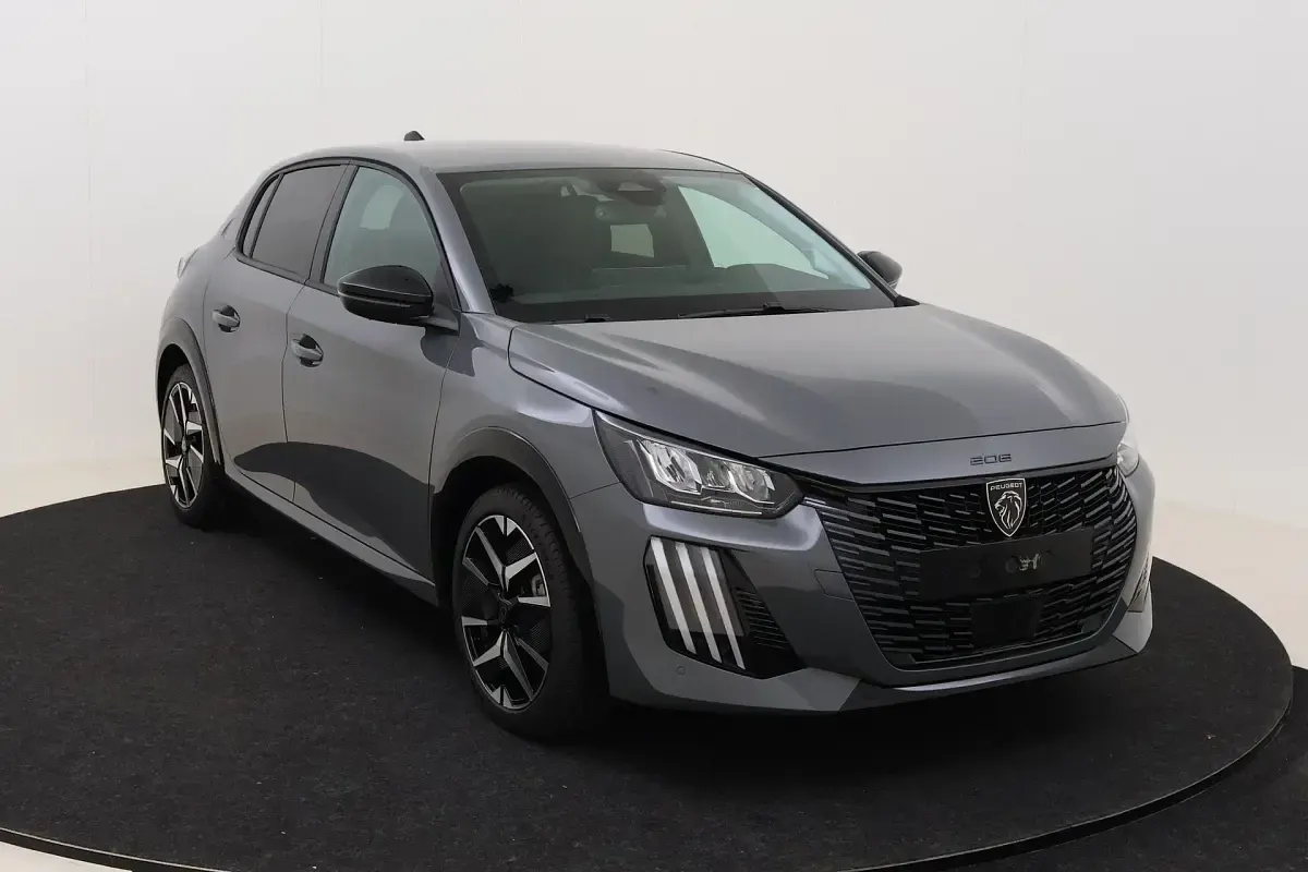 Neu Peugeot 208 Envy 101 PS (74 kW) 2026 Selenium grey Kleinwagen