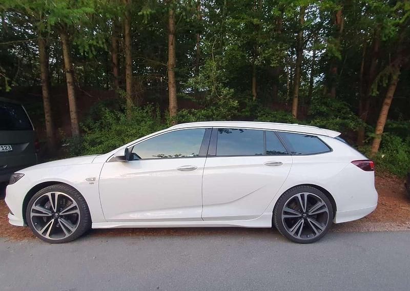 Gebraucht Opel Insignia Country Tourer Innovation 260 PS (191 kW) 2017 Weiß Kombi