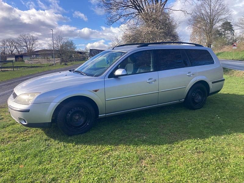 Gebraucht Ford Mondeo 145 PS (106 kW) 2002 Silber Kombi