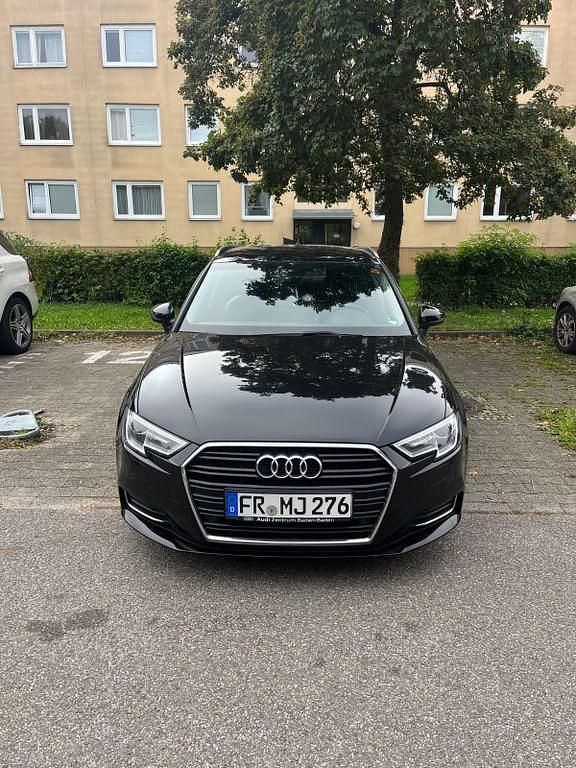 Schwarz Gebraucht 2016 Audi A3 Sportback Sport Kleinwagen | 11.900 € (Etwas zu teuer) - Bild 1/4