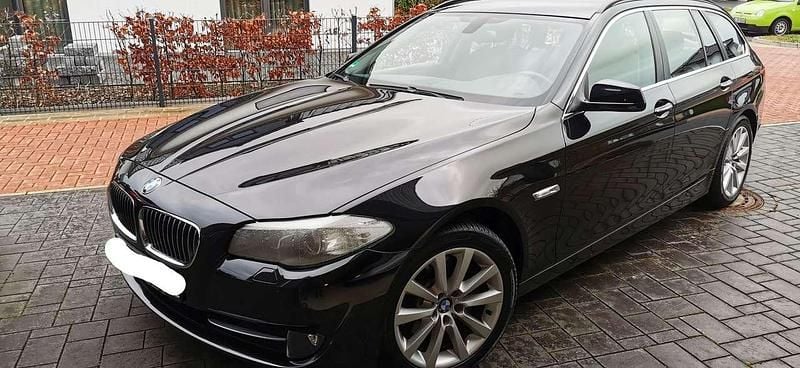 Schwarz Gebraucht 2012 BMW 530 Sport Line Kombi | 10.995 € (Superpreis) - Bild 1/4