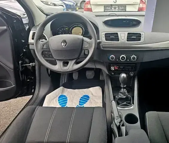 Gebraucht Renault Mégane Authentique 116 PS (85 kW) 2016 Schwarz Limousine