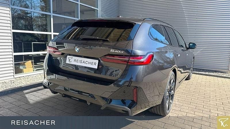 Neu BMW 540 Performance 303 PS (222 kW) 2026 Grau Kombi