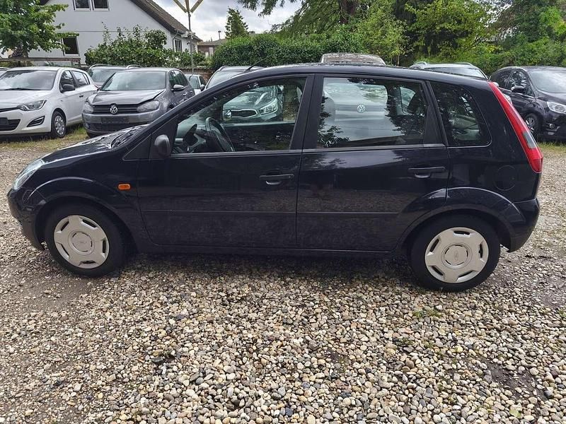 Gebraucht Ford Fiesta Trend 69 PS (50 kW) 2002 Blau Kleinwagen