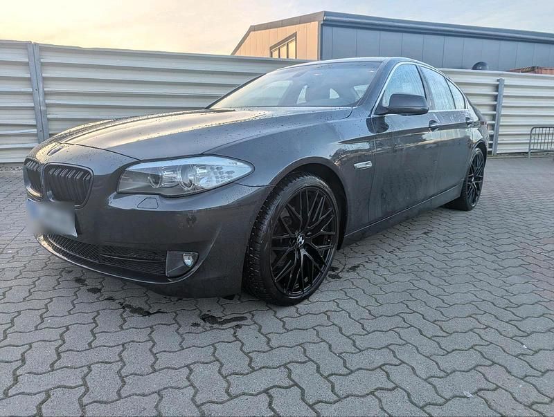 Gebraucht BMW 523 M Sport 204 PS (150 kW) 2010 Grau Limousine