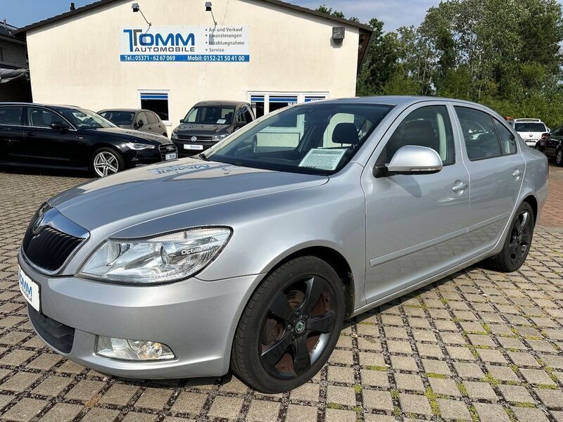 Silber Gebraucht 2010 Skoda Octavia Elegance Limousine | 5.999 € (Teuer) - Bild 1/4