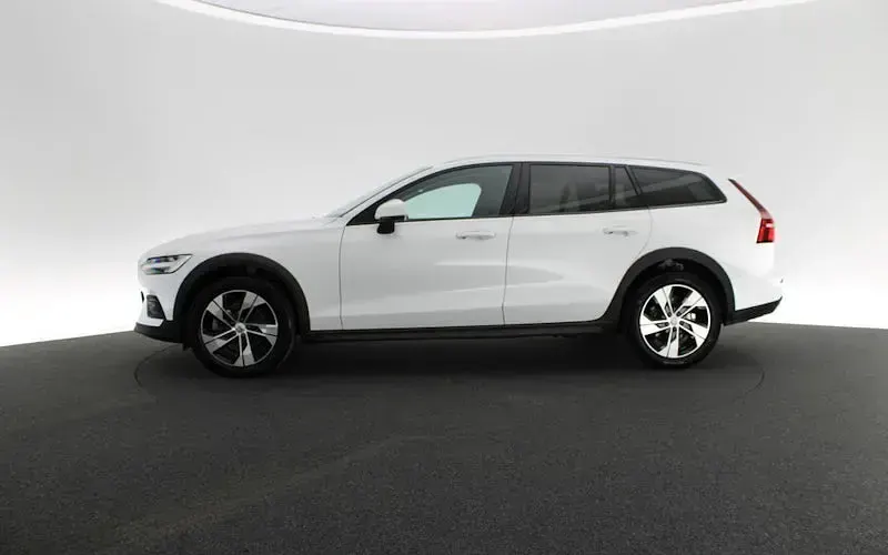Gebraucht Volvo V60 CC Plus 197 PS (144 kW) 2023 Weiß Kombi