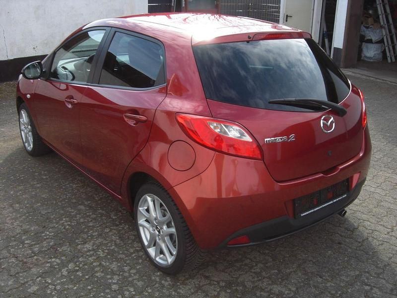 Gebraucht Mazda 2 Kenko 84 PS (61 kW) 2013 Rot Kleinwagen