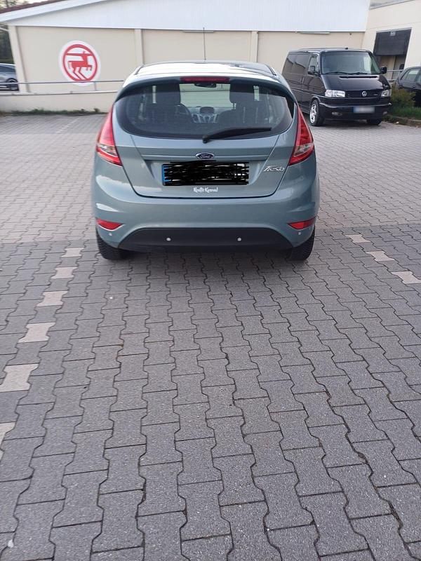 Usata Ford Fiesta 82 CV (60 kW) 2009 Andere farben Utilitaria
