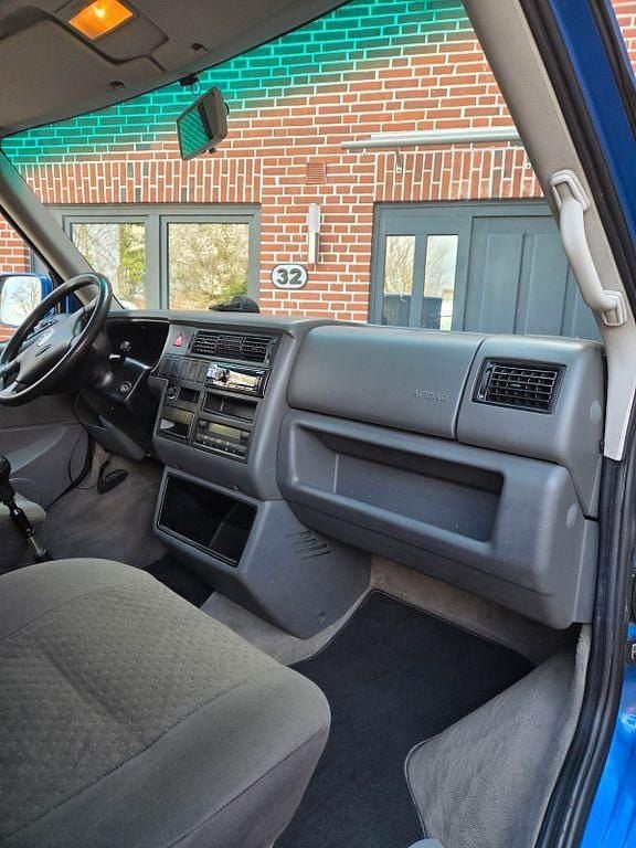 Second-hand VW T4 102 CP (75 kW) 2002 Albastru Van