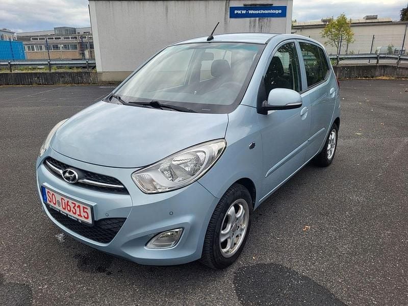 Silber Gebraucht 2013 Hyundai i10 Classic Kleinwagen | 6.490 € (Fairer Preis) - Bild 1/4