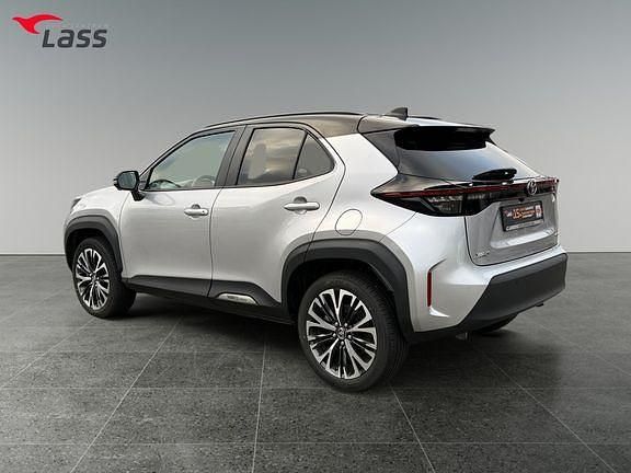 Gebraucht Toyota Yaris Hybrid Advance 130 PS (95 kW) 2024 Shimmering silver metallic / schwarz