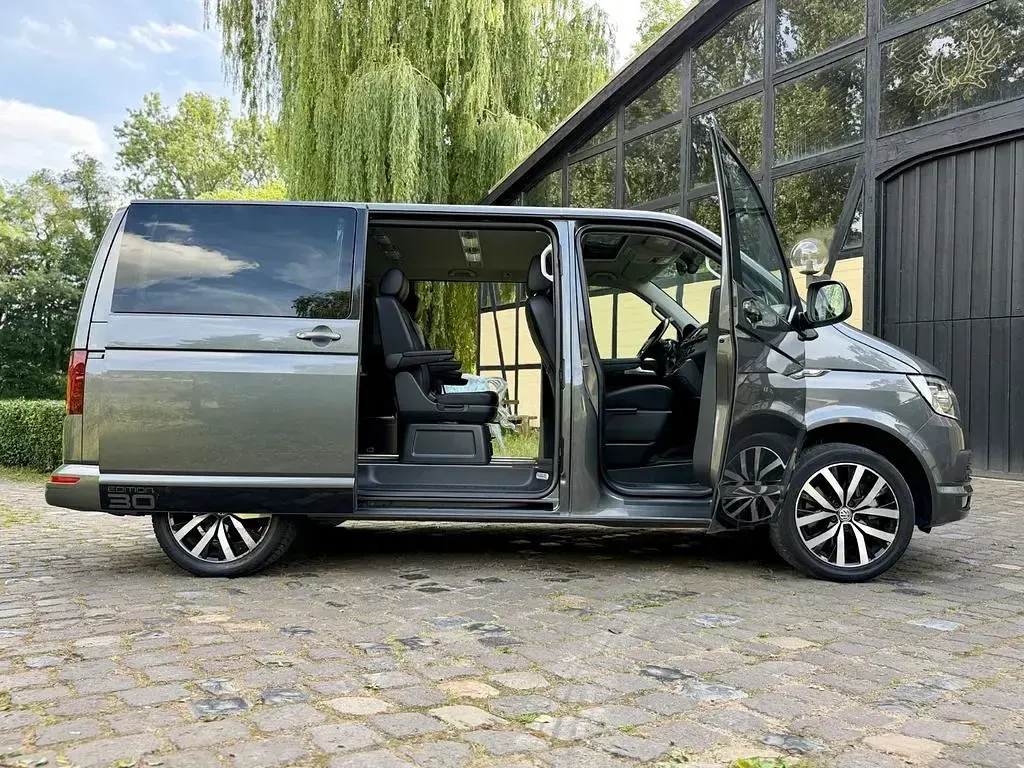 Gebraucht VW Multivan Edition 204 PS (150 kW) 2017 Grau Van / Kleinbus