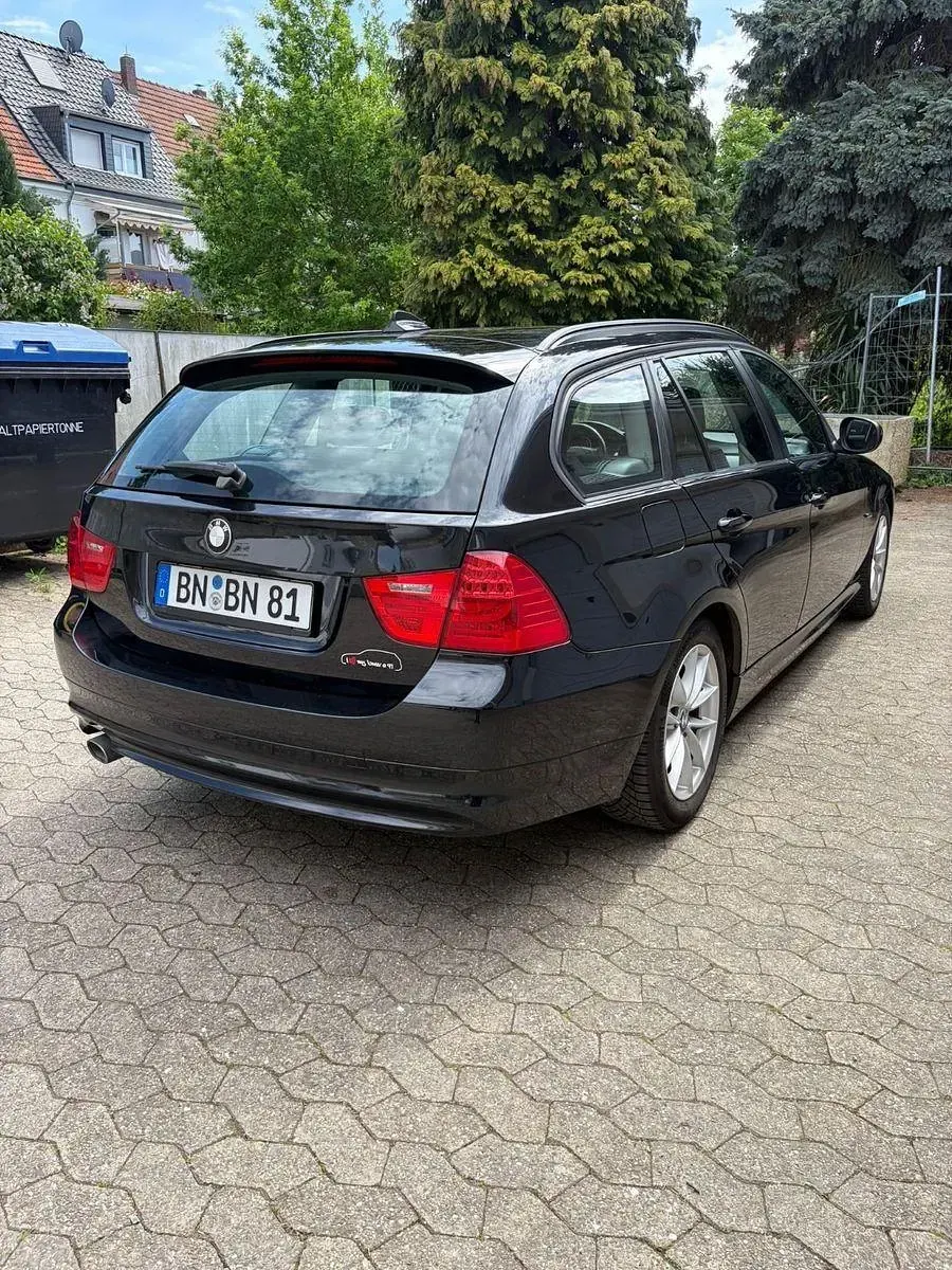 Używany BMW 320 2011 Czarny Kombi