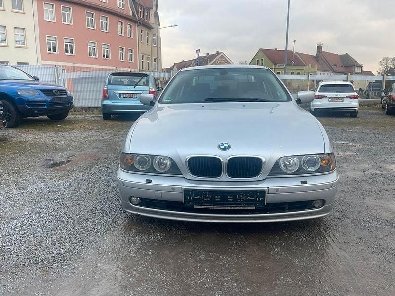 Gebraucht BMW 525 Lifestyle 163 PS (119 kW) 2002 Silber Limousine