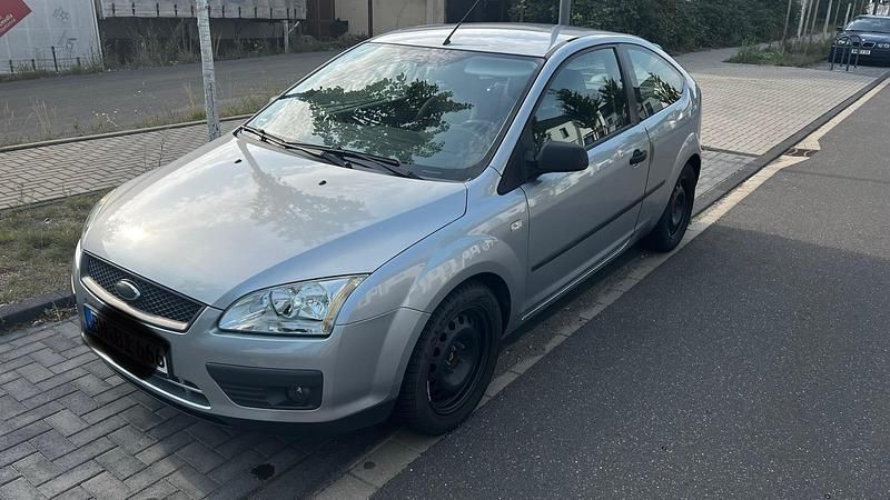 Silber Gebraucht 2005 Ford Focus Kleinwagen | 1.500 € (Fairer Preis) - Bild 1/4