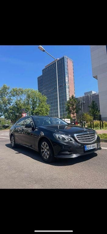 Gebraucht Mercedes E220 Elegance 170 PS (125 kW) 2014 Schwarz Limousine