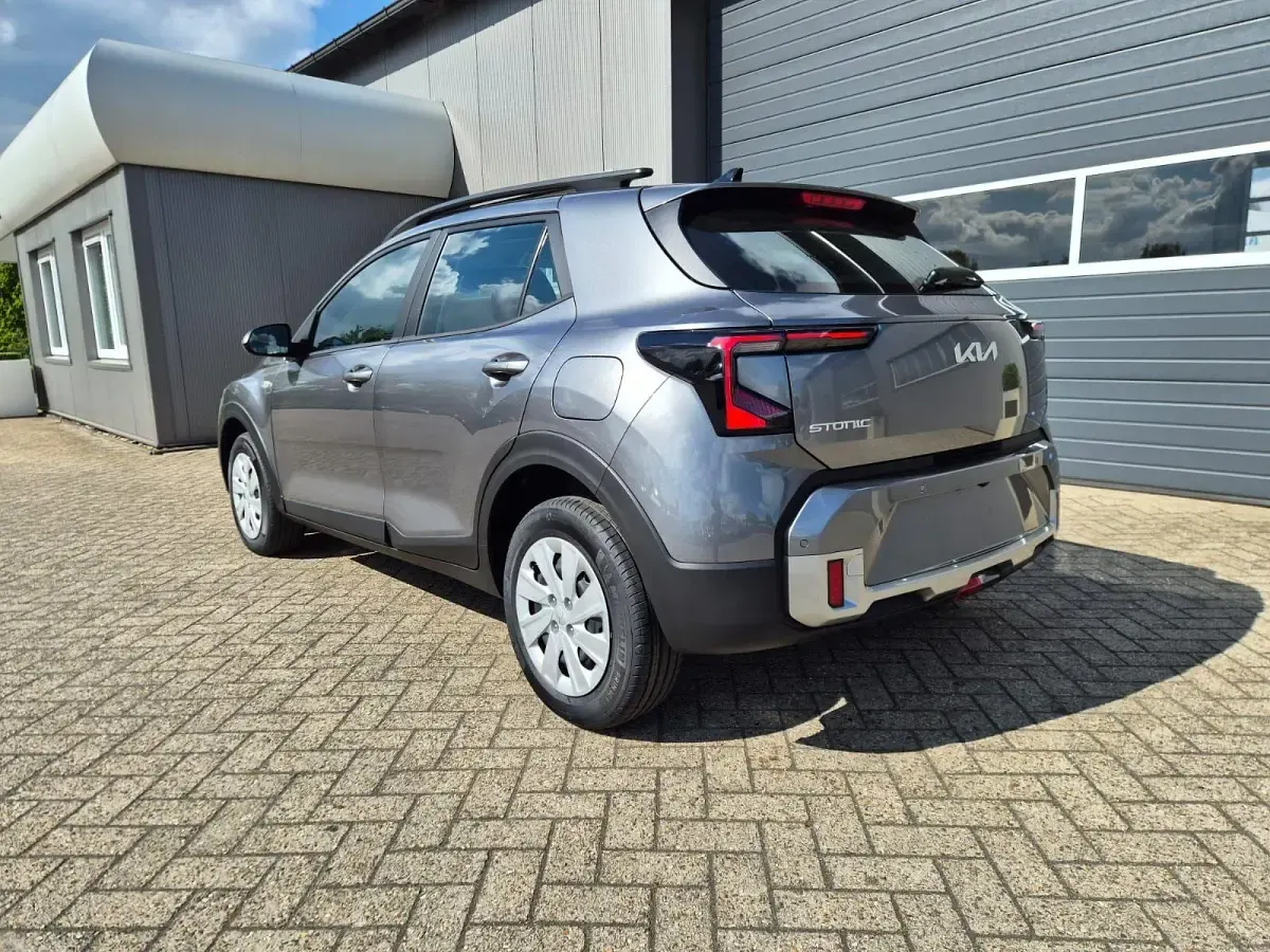 Neu Kia Stonic 116 PS (85 kW) 2026 Astrograu metallic SUV