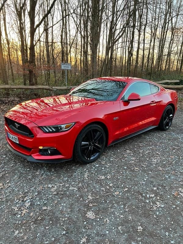 Rot Gebraucht 2016 Ford Mustang GT Coupé | 26.499 € (Guter Preis) - Bild 1/4