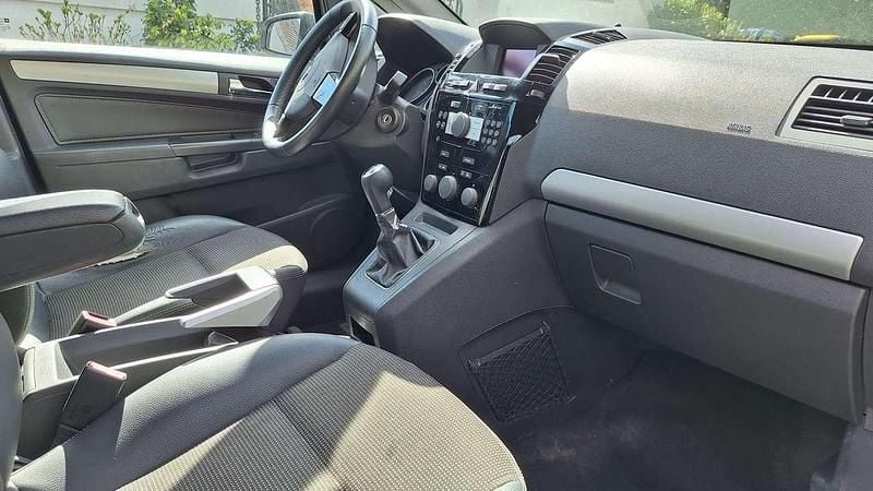 Gebraucht Opel Zafira Innovation 125 PS (91 kW) 2009 Silber Van / Kleinbus