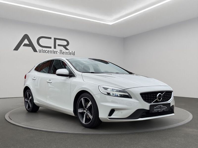 Weiß Gebraucht 2018 Volvo V40 R-Design Kombi | 15.690 € (Fairer Preis) - Bild 1/4