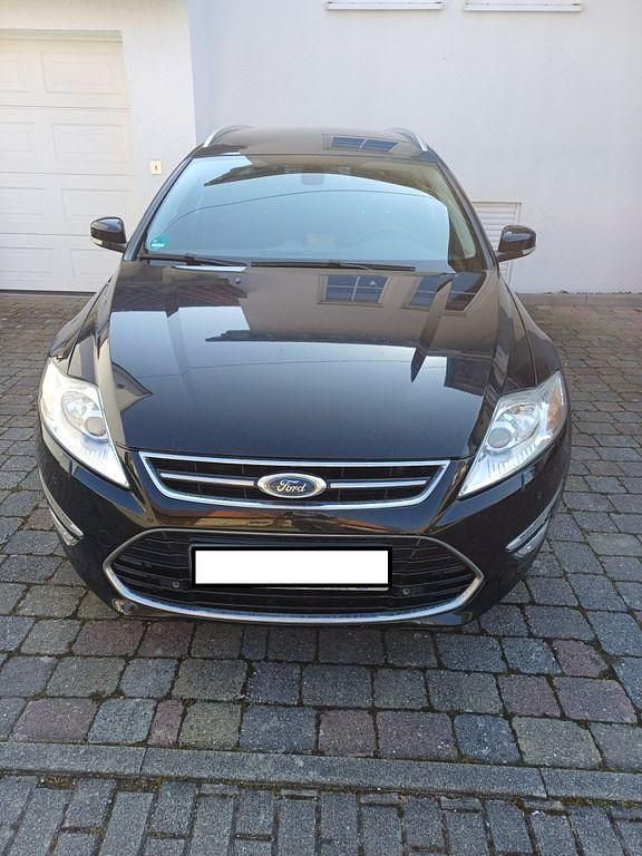 Gebraucht Ford Mondeo 163 PS (119 kW) 2013 Schwarz Limousine