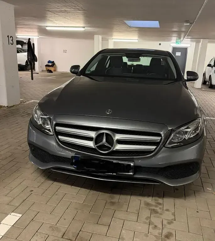 Gebraucht Mercedes 220 Avantgarde 194 PS (142 kW) 2016 Grau Limousine