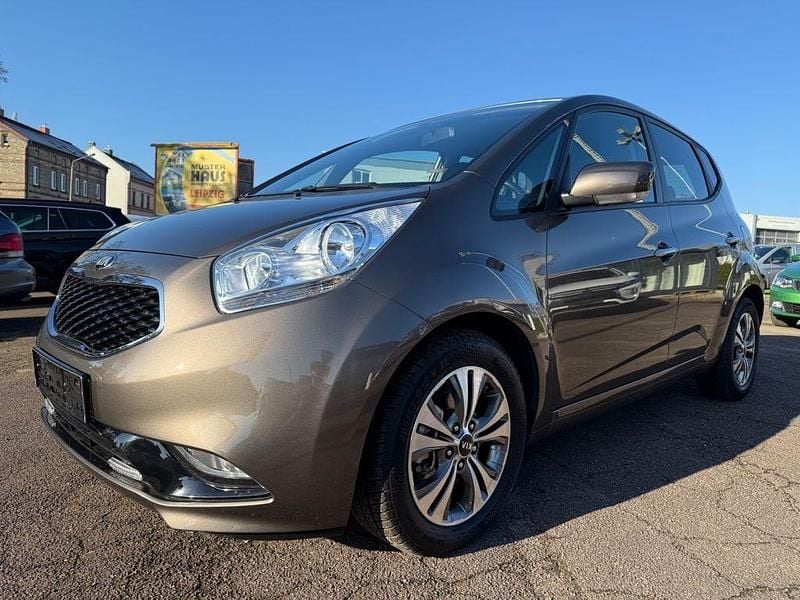 Grau Gebraucht 2016 Kia Venga Platinum Edition Kleinwagen | 11.999 € (Fairer Preis) - Bild 1/4
