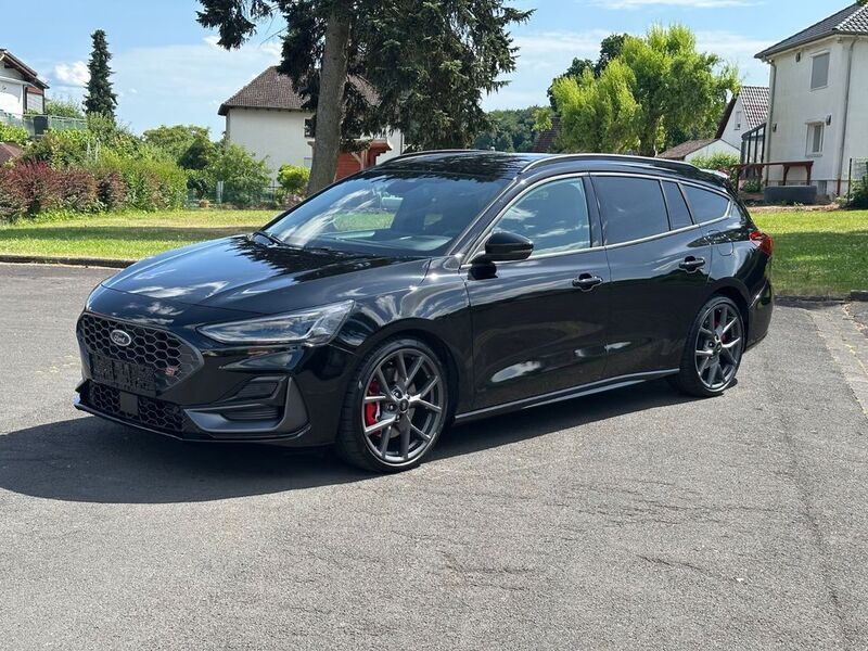Schwarz Gebraucht 2024 Ford Focus ST Limousine | 31.800 € (Superpreis) - Bild 1/4