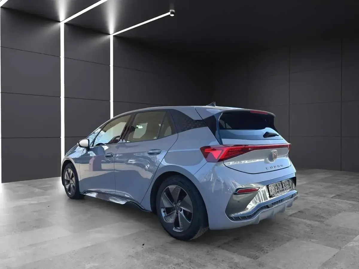 Gebraucht Cupra Born 150 kW (204 PS) 2024 Vaporgrau Kleinwagen