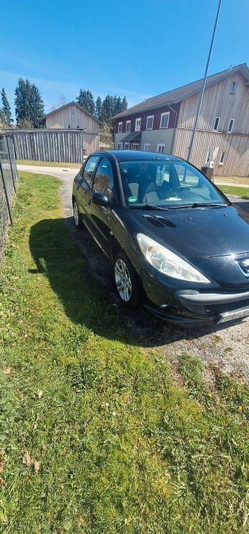 Gebraucht Peugeot 206 73 PS (53 kW) 2011 Schwarz Limousine