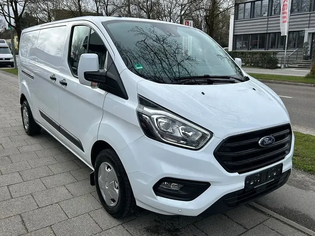 Używany Ford Transit Custom 105 KM (77 kW) 2021 Biały Sedan/Limuzyna