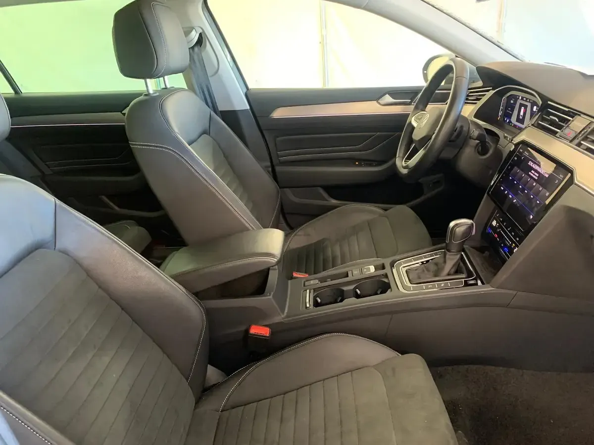 Gebraucht VW Passat Elegance 200 PS (147 kW) 2021 Grau Kombi
