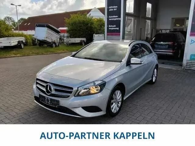 Gebraucht Mercedes A180 122 PS (89 kW) 2014 Polarsilber  metalliclack (grau) Limousine