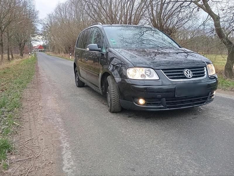 Schwarz Gebraucht 2004 VW Touran Van / Kleinbus | 1.200 € (Superpreis) - Bild 1/4