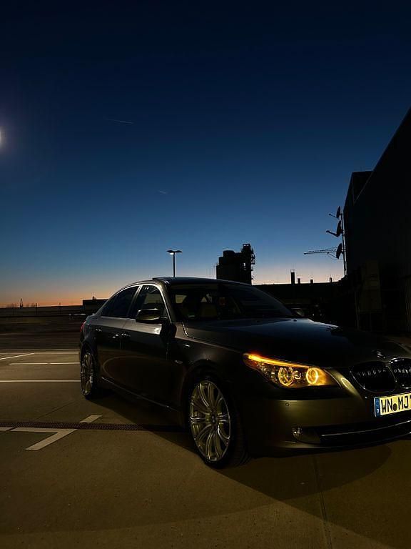Gebraucht BMW 525 Sport Line 218 PS (160 kW) 2007 Grau Limousine