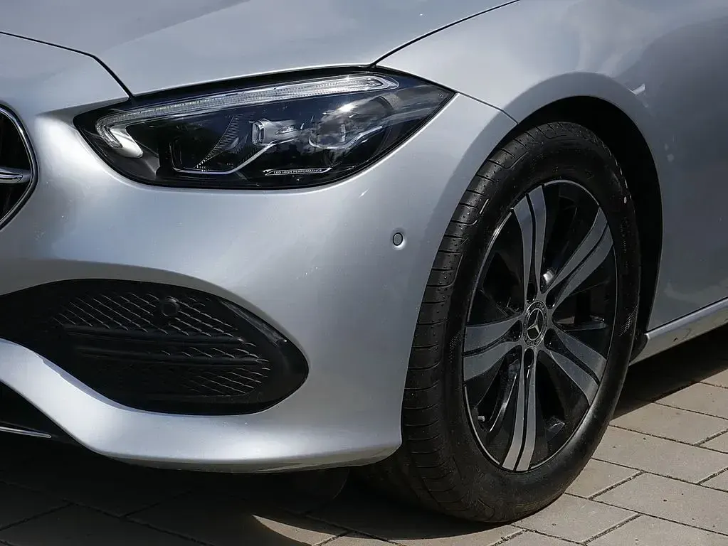 Gebraucht Mercedes C200 Avantgarde 204 PS (150 kW) 2025 Metalliclack hightechsilber Kombi