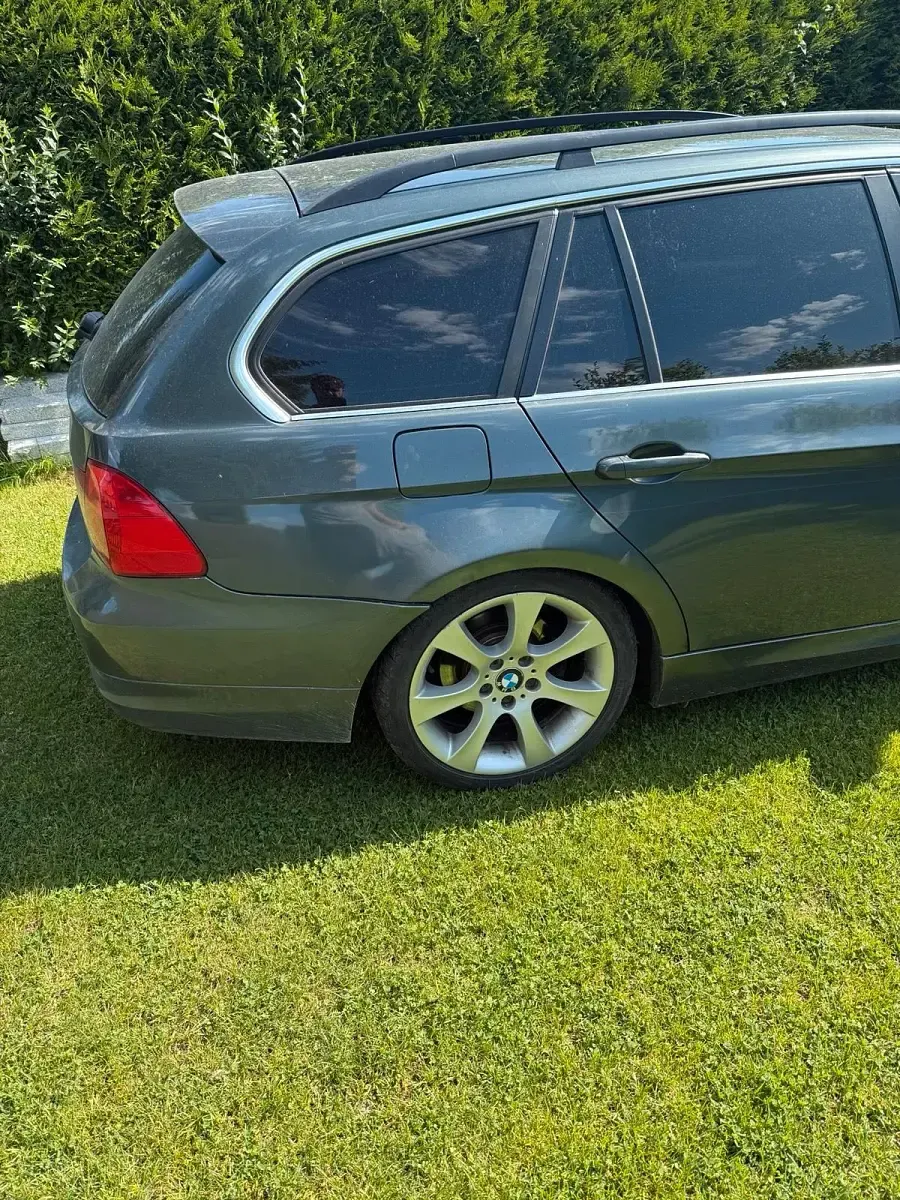 Gebraucht BMW 320 177 PS (130 kW) 2010 Grau Kombi