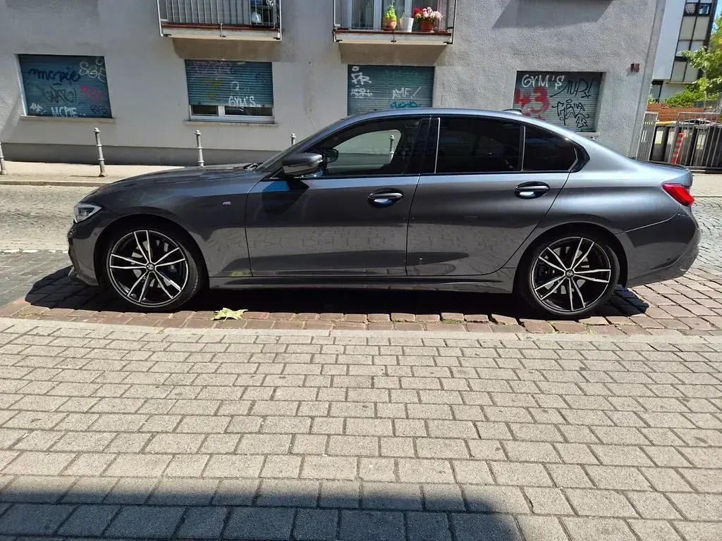 Gebraucht BMW 330 M Sport 265 PS (194 kW) 2019 Grau Limousine