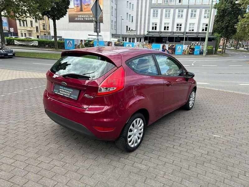 Gebraucht Ford Fiesta Trend 60 PS (44 kW) 2011 Hot magenta Kleinwagen
