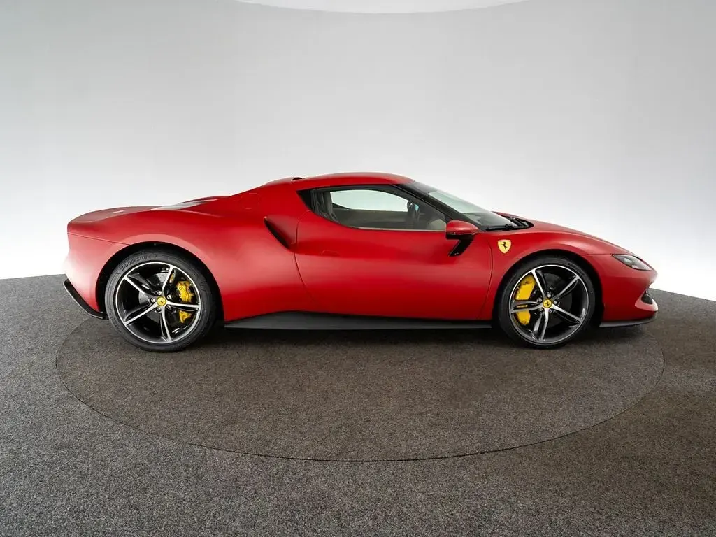 Second-hand Ferrari 296 829 CP (609 kW) 2023 Roșu Coupe