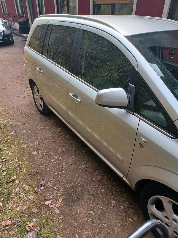 Gebraucht Opel Zafira 2010 Grau Van / Kleinbus