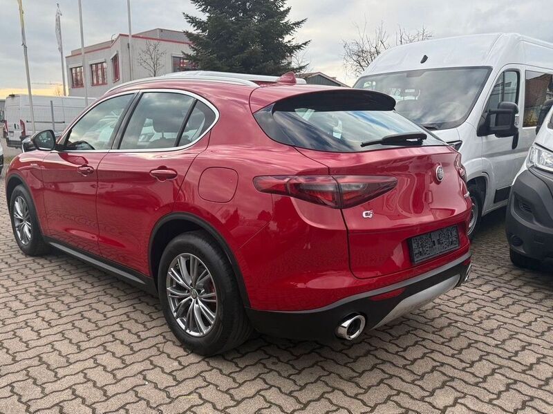 Gebraucht Alfa Romeo Stelvio Super 220 PS (161 kW) 2022 Rot SUV
