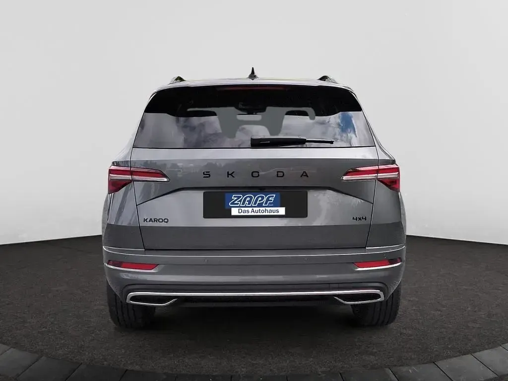 Neu Skoda Karoq SportLine 190 PS (139 kW) 2026 Grau SUV