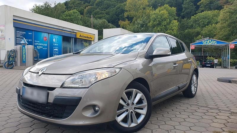 Braun Gebraucht 2009 Renault Mégane III Luxe Limousine | 4.750 € - Bild 1/4